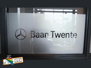 Glasfolie met uitgespaard logo